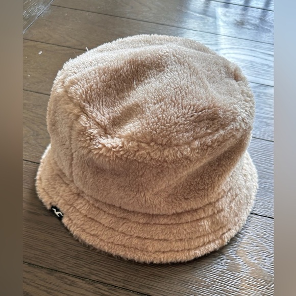 Hollister Bucket Hat One Size Fuzzy tan  unisex - Picture 4 of 4